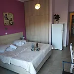 Apartament Mpouketo *