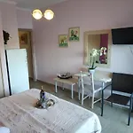 Apartament Mpouketo