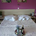 Apartament Mpouketo *